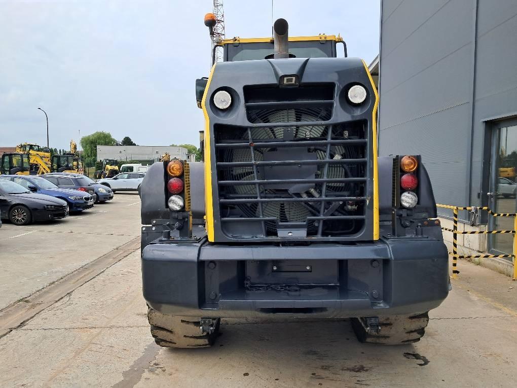 Komatsu WA270-8 Wielladers