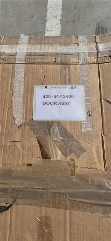 Komatsu DOOR ASSY 42N-54-13400 Cabine en interieur