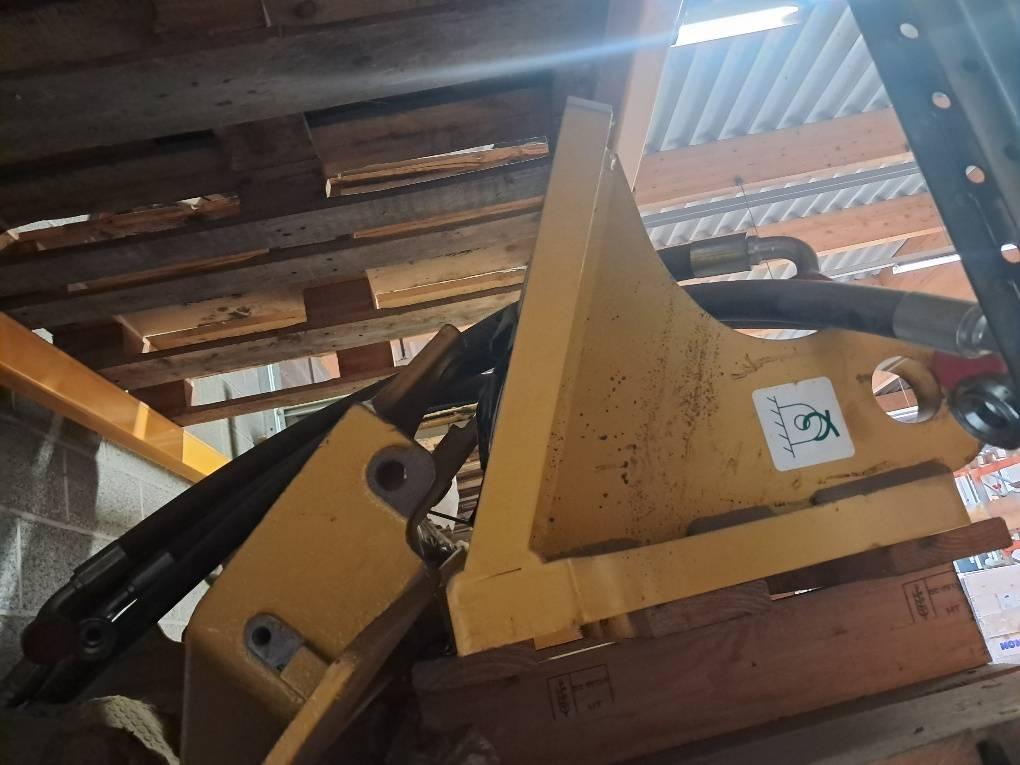 Komatsu D37PX-23 / -24 BRACKET - 11Y-21-41471 Chassis en ophanging