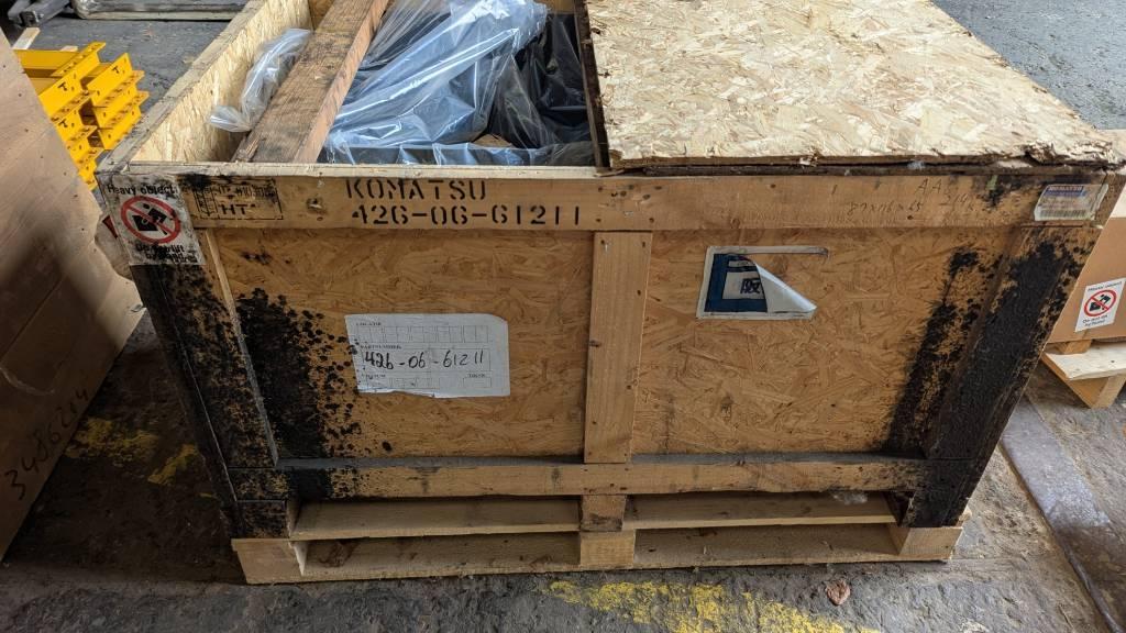 Komatsu WA600-8 BATTERY BOX 426-06-61211 Chassis en ophanging