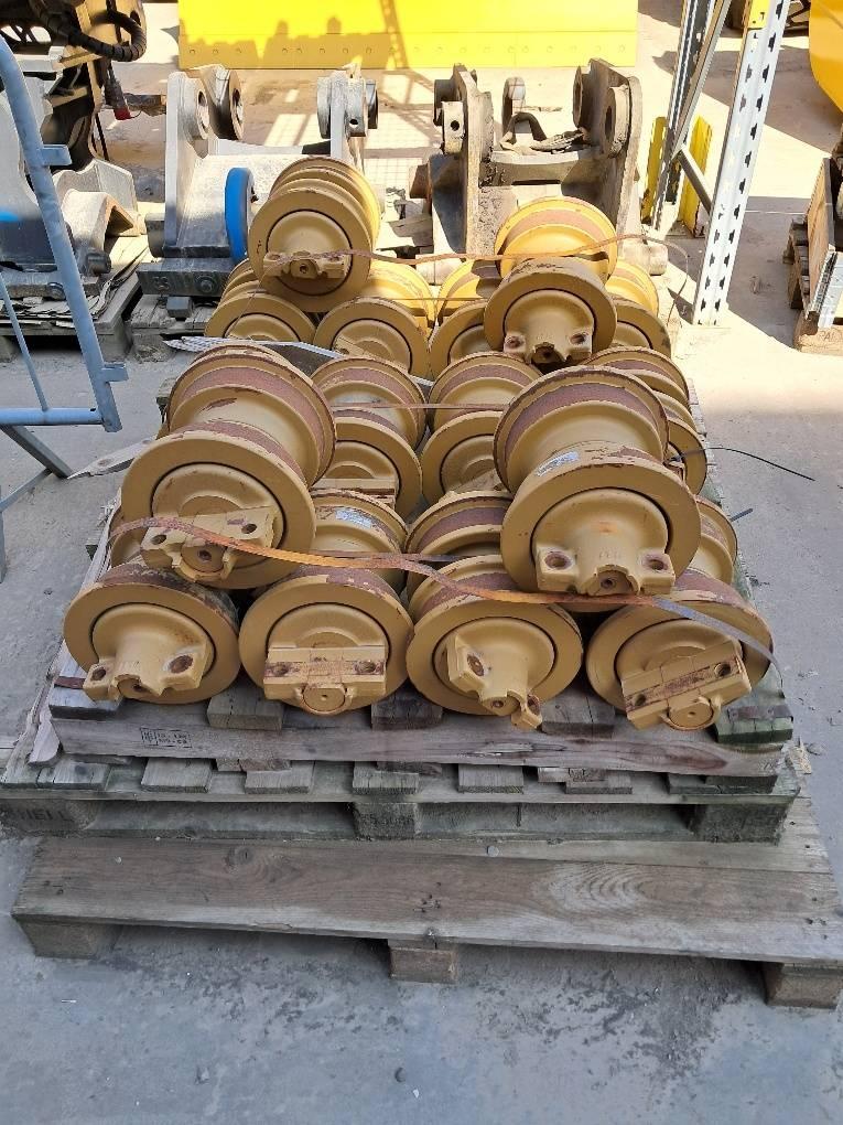 Komatsu D61PX-24 - TRACK ROLLERS Rupsbanden, kettingen en onderstel